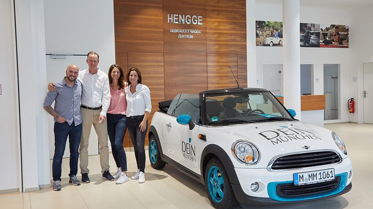 v.l.n.r. E. Misirlioglu (DR LACK), A. Hengge (GF Autohaus Hengge), A. Heijnen, M. Bertling (GF und Gründerin) DEIN MÜNCHEN