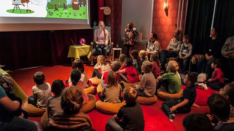  160 barn och pedagoger från förskolor i Tynnered bjuds in till Minibokmässa den 27-29 september med högläsning, författarbesök och teater på Alfons Åbergs Kulturhus i Göteborg. 