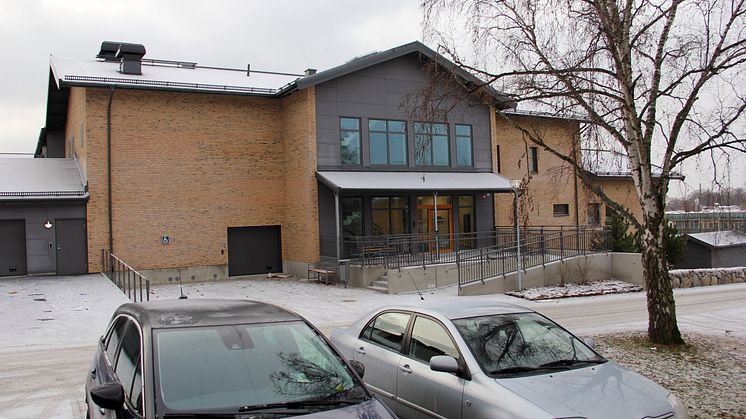 Brogårdens 40 lägenheter nås genom huvudingången.