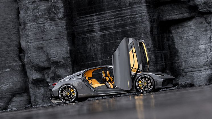 BotaniCar Koenigsegg Gemera_Side_Opendoors