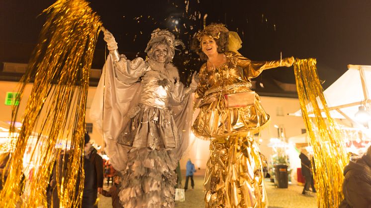 Ein polnischer Sternenmarkt begleitet den Adventsmarkt vom Haus der Brandenburgisch-Preußischen Geschichte. Foto: TMB-Fotoarchiv/Steffen Lehmann. 