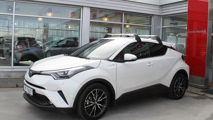 Vi gratulerer Marianne og Christoffer med ny Toyota!