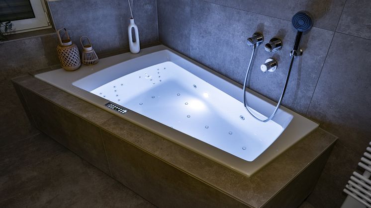 repabad-objekt-wohlfuehlbad-whirlpool-badewanne_farblicht.jpg