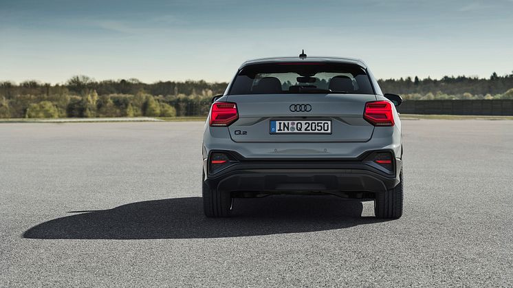 Audi Q2 (Pilegrå)