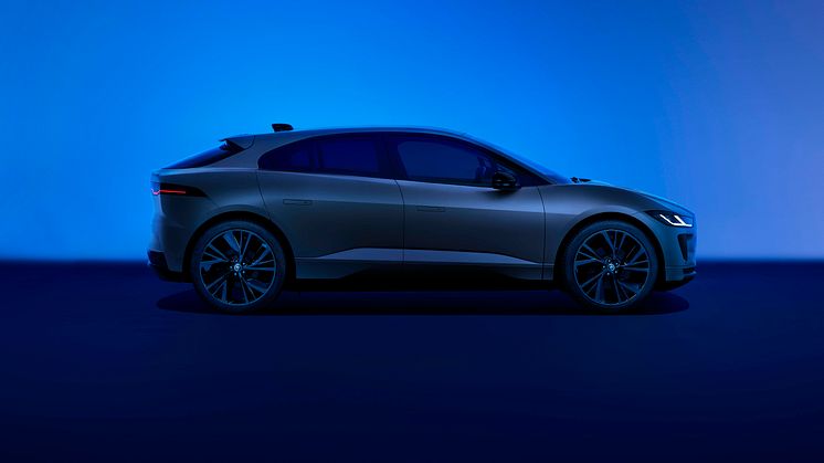 Jag_I-PACE_24MY_08_Exterior_Side_047_110123