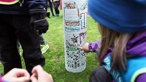 Inom projektet Skapande förskola har 72 alster med olika kreativa motiv skapats och bildar nu tre konstverk i Södra parken i Kävlinge. Barn från fyra förskolor i kommunen har tillsammans skapat konstverken och tar nu plats som konstnärer i samhället.