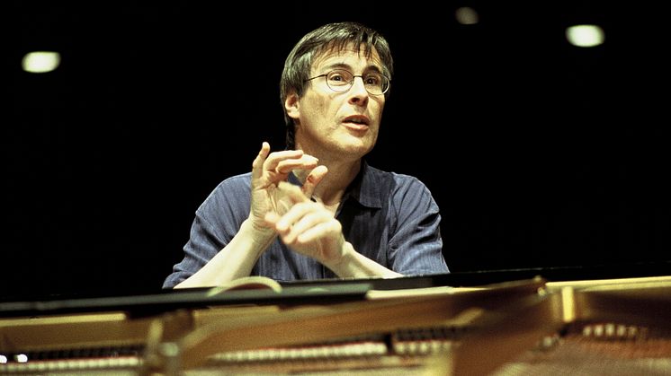 Den tyske dirigenten och pianisten Christian Zacharias spelar uteslutande Schumann med Gävle Symfoniorkester
