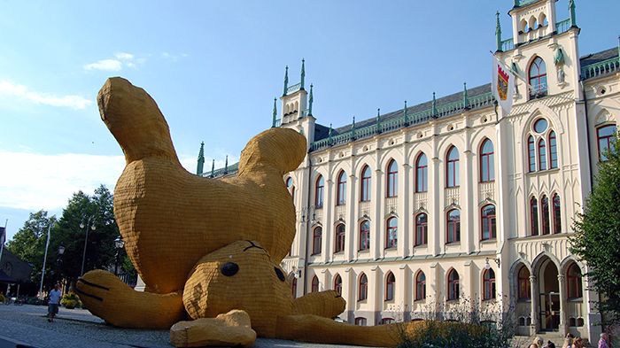 ​Örebro stadsbibliotek arrangerar #openartpoetry 14 juni–6 september