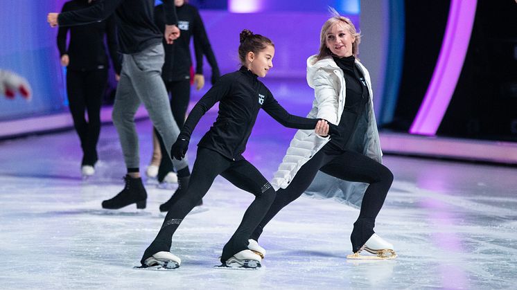 HOLIDAY ON ICE ACADEMY Nachwuchstalent Hanna Keiß aus München mit Aljona Savchenko bei den Vorbereitungen für Dancing on Ice