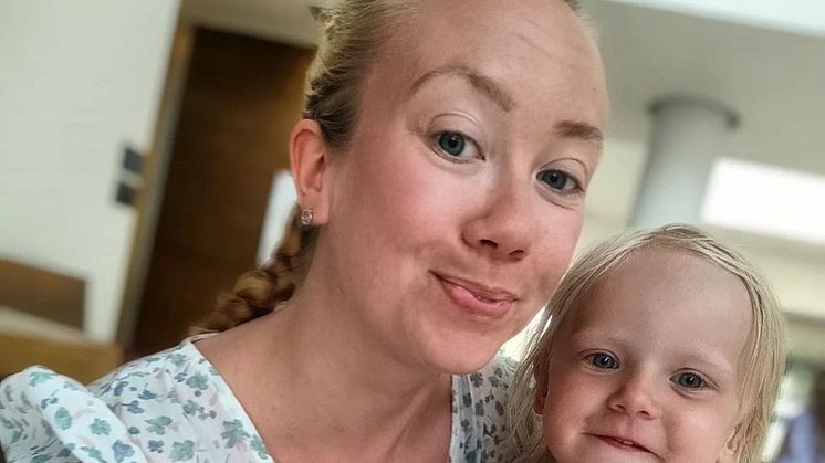 Carolinas dotter fick typ 1-diabetes och celiaki på samma gång