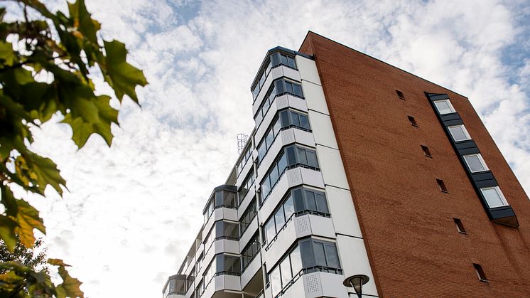 Forskning visar att en del kommunala bostadsbolag hittar sätt att bidra till en mer jämlik bostadssituation. Andra bolag tolkar nya krav på affärsmässighet på ett sätt som bidrar till att stora grupper ställs utanför bostadsmarknaden. 
