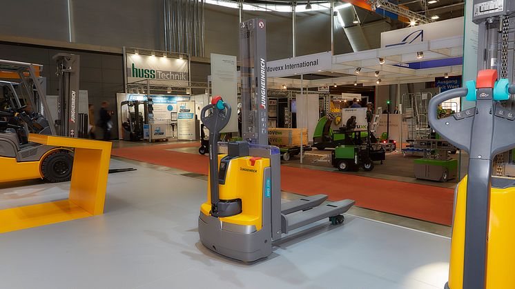 Jungheinrichs montrar på LogiMAT 2016 innehöll bland annat EMD 115i; världens kortaste ledstaplare