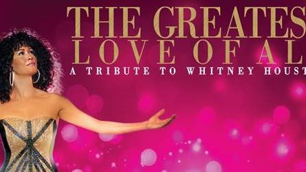 Belinda Davids i rollen som Whitney Houston i föreställningen Greatest Love of All
