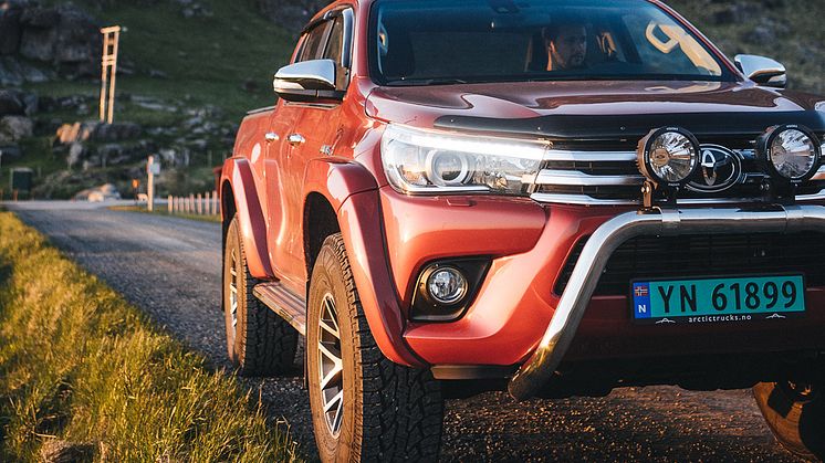 Selges: Toyota Hilux D-Cab 4WD SR+ Arctic Truck 35"