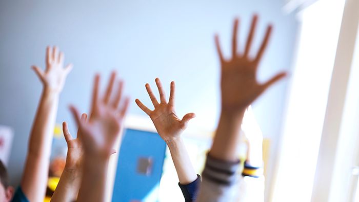 Visste du att ett barn i varje skolklass stannar hemma en dag i veckan för att ta hand om någon hemma?