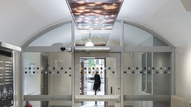 Uppsala Universitet, tillgänglig entré med ljusdusch. Foto: Anders Fredriksén. 