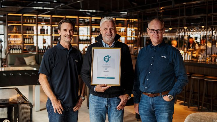 TECE har tilldelats UC:s Nordiska tillväxtcertifikat, från vänster  Fredrik Ceder (distriktschef Norr/Öst), Geir Herdlevær (Nordisk vd), Bengt Fredriksson (distriktschef Syd/Väst).