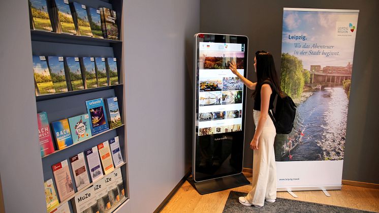 Tourist-Information Leipzig - Eingangsbereich mit Digitaler Informationsstele