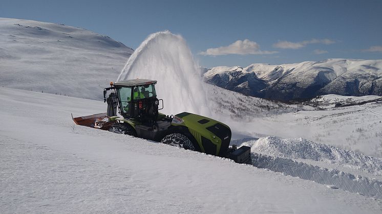 Storhandel: Til kommende vintersesong har Presis Vegdrift bestilt fire CLAAS XERION 5000 TRAC VC. Her er en demomaskin avbildet under testing våren 2022.