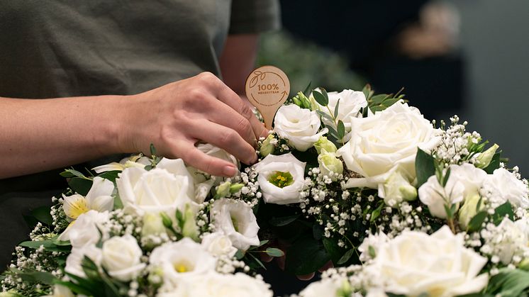Mester Grønn har utviklet en miljøvennlig løsning som nå blir brukt på alle deres sorgprodukter.