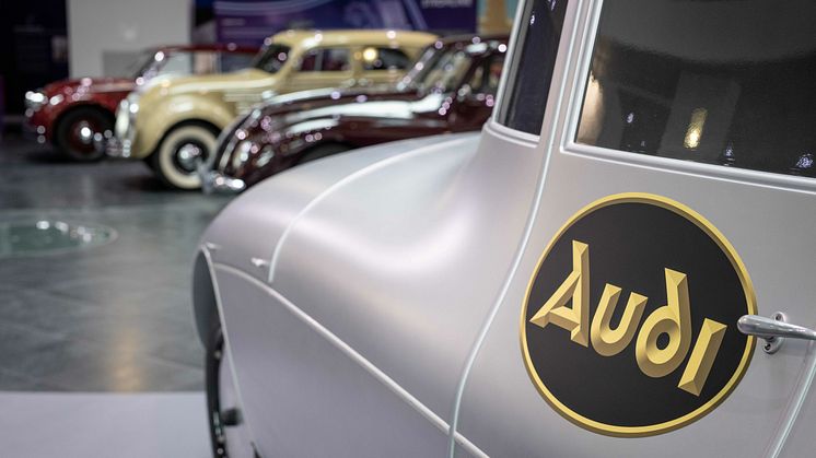 Udsnit af særudstillingen Strømlinet på Audi Museum Mobile med Audi Type C Jaray i front