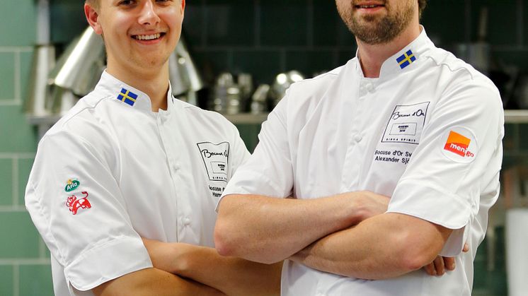 Commis Hampus Risberg och kandidat Alexander Sjögren