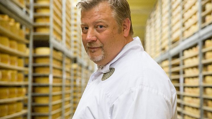 Ostmästare Thomas Rudin presenterar en god nyhet från Burträsk.