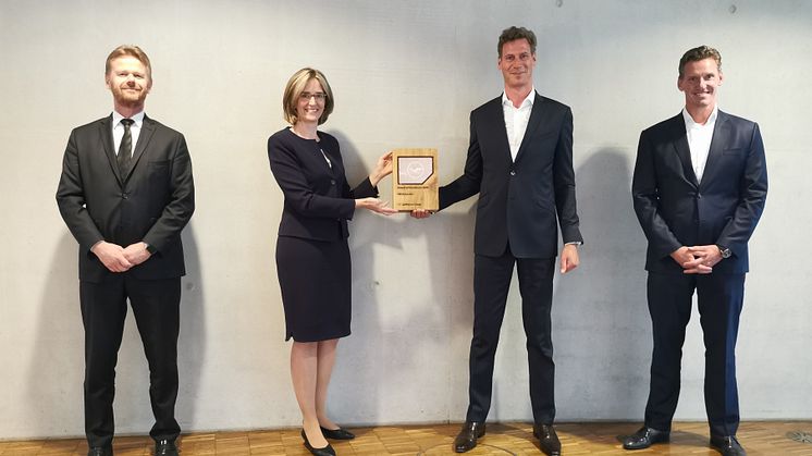 v.l.n.r.: Peter Gerber, Vortstandsvorsitzender Lufthansa Cargo, Dorothea von Boxberg, Vorstand Produkt und Vertrieb Lufthansa Cargo, Thorsten Meincke, Vorstand für Luft- und Seefracht Schenker AG, Jochen Thewes, Vorstandsvorsitzender Schenker AG.