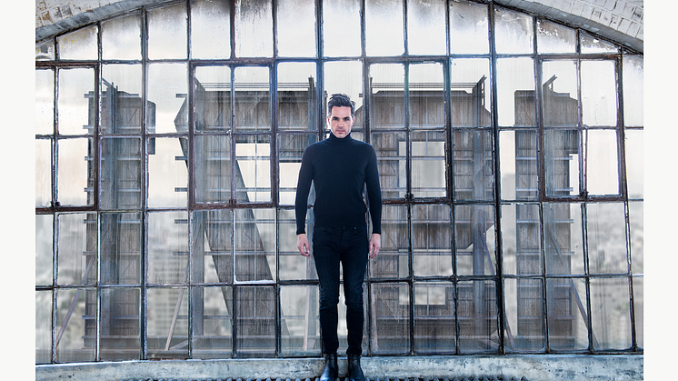 HUMANOLOGY - Peter Jöbacks första studioalbum på elva år släpps fredagen den 26 oktober
