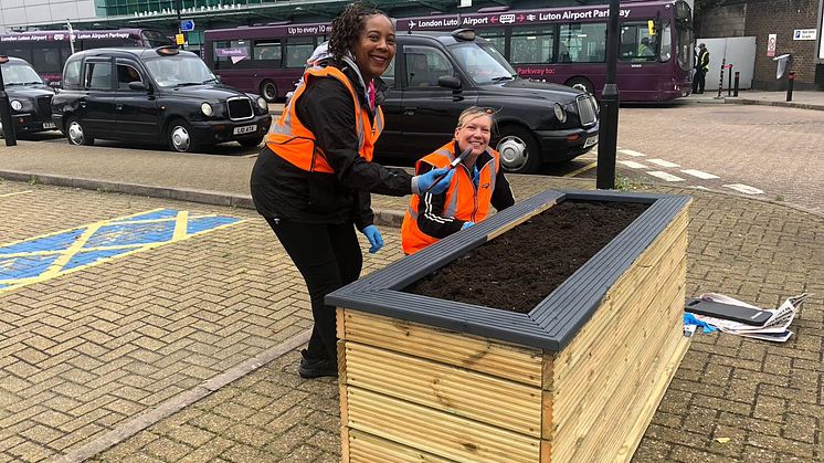 Luton Airport Parkway station planting
