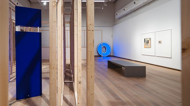 Installationsvy ”Dodge and or Burn” 1