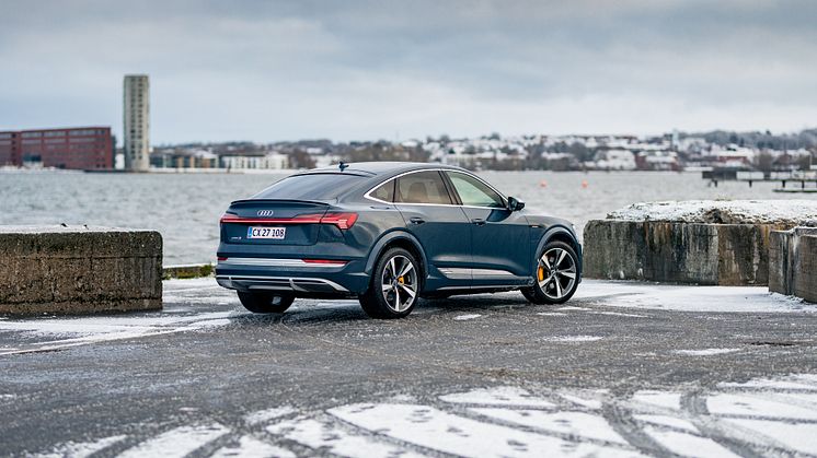 Audi e-tron S Sportback (Plasmablå)