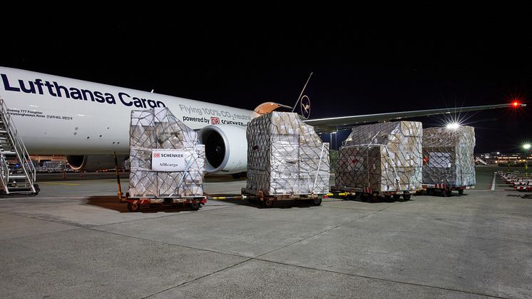DB Schenker shipment of Lenovo products on the apron at Frankfurt Airport. (Photo: Lufthansa Cargo / Oliver Roesler)