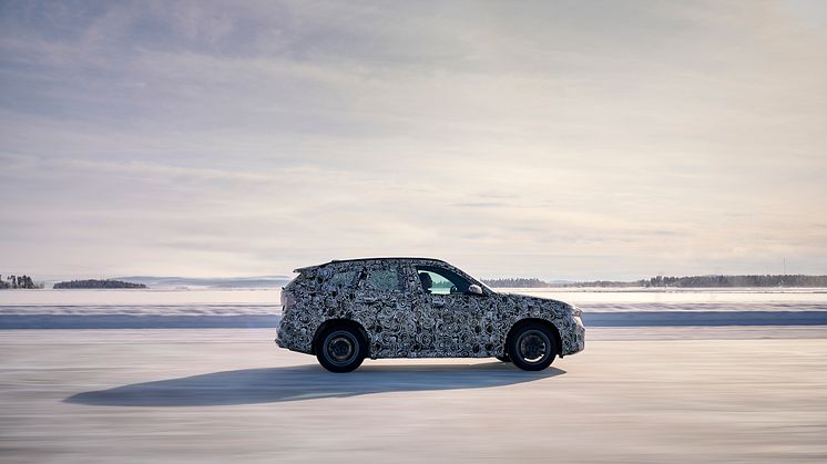 P90461412_highRes_the-all-new-bmw-ix1-
