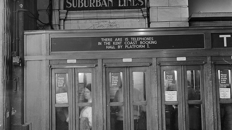 1964 Map hidden behind phone booths in Victoria station booking hall © Historic England Archive.jpg