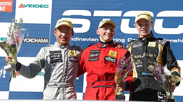 Topptrio på poängjakt i Formel Renault 1,6