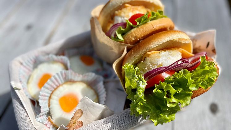 Ägg är en utmärkt bas i burgare, sallad och mycket annan mat och passar perfekt som matsäck och i sommarens picknickkorg.