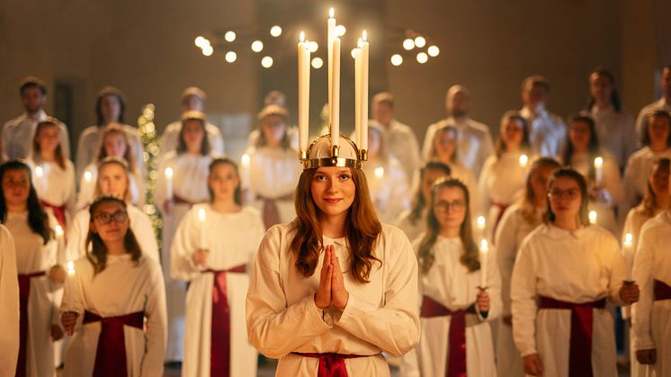 Platsen för årets Luciamorgon i SVT är Kalmar Slott. Luciatåget består av körerna Vox Beata från Kalmar domkyrka och Voices från Kalmar kulturskola. 
