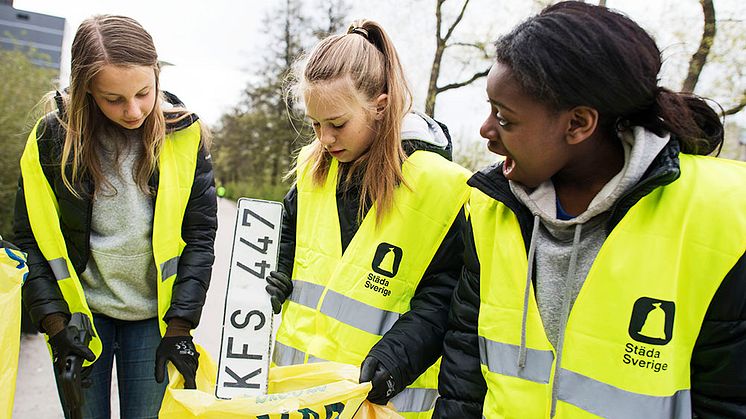 Städa Sverige aktiverar idrottsungdomar över hela landet med att städa upp skräp i närmiljön.