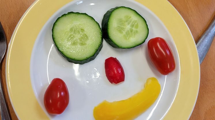 Projekt in der Kita „Purzelbaum“: Studierende und Kinder pflanzen und ernten gemeinsam