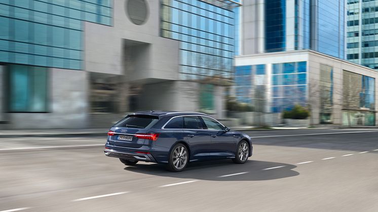 Audi A6 Avant TFSI e quattro (Firmamentblå)