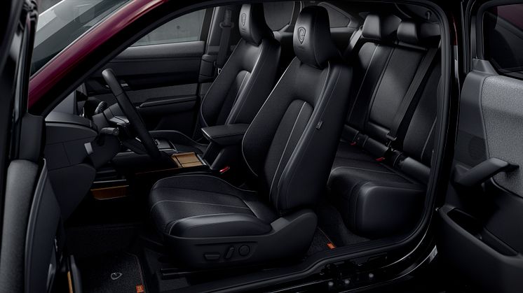 2022_MX-30_IPM1_GER_LHD_BRD_C504_R-EV_SV_INT_Interior side view