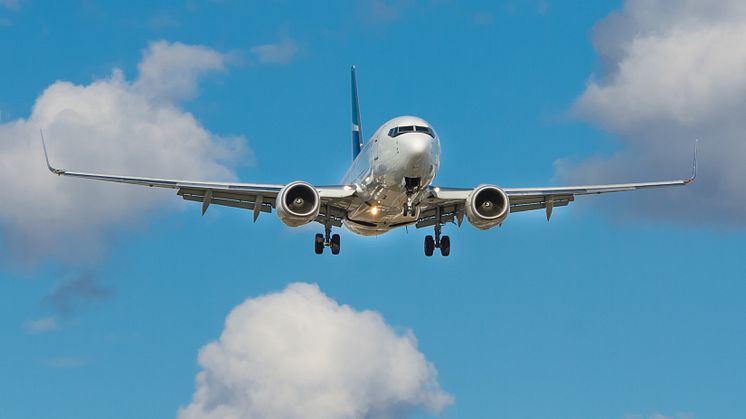 ”Det är inte seriöst att besluta om nedläggning av Bromma Flygplats mitt under en pågående pandemi” 