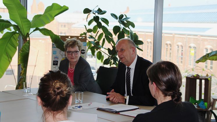 Ministerpräsident Woidke auf "ZukunftsTour Jugend" an der TH Wildau