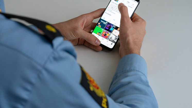 Mobiltelefoni er med politiet overalt. Telia er valgt som deres primærleverandør. Foto: Politiet