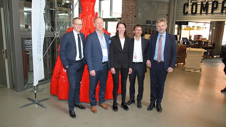 Från vänster: Mikael Damberg (Närings- och innovationsminister), Henrik Jannson (Inkubatorn i Borås), Birgitta Losman (VGR), Erik Bresky (Science Park Borås) och Björn Brorström (Högskolan i Borås)