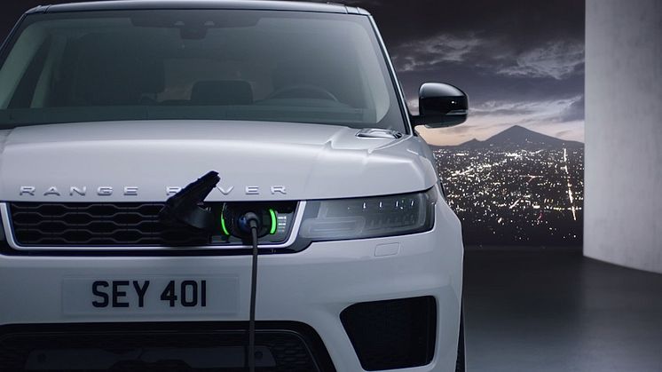 Range Rover plug in hybrid fullades på kun 2 timer og 45 minutter hjemme med en dedikert 32 A veggboks.