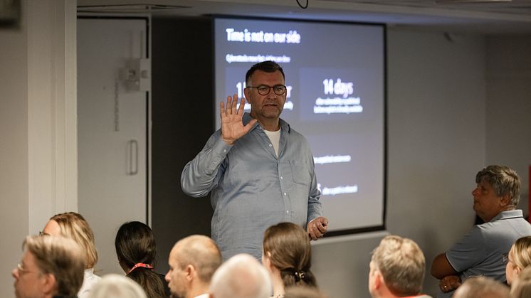 Ole Tom Seierstad, National Security Officer i Microsoft, snakket om de økende truslene fra cyberangrep og hvordan nye sikkerhetsreguleringer påvirker næringslivet. 