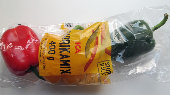 Plastpackad paprika som borde förbjudas av klimatdiktator Stefan Löfven.