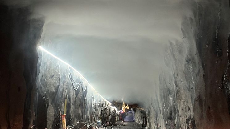 Bild från tunneln under Sickla Park i Hammarby Sjöstad där de sista sprängningarna skedde 28 januari 2025. Foto: Region Stockholm.